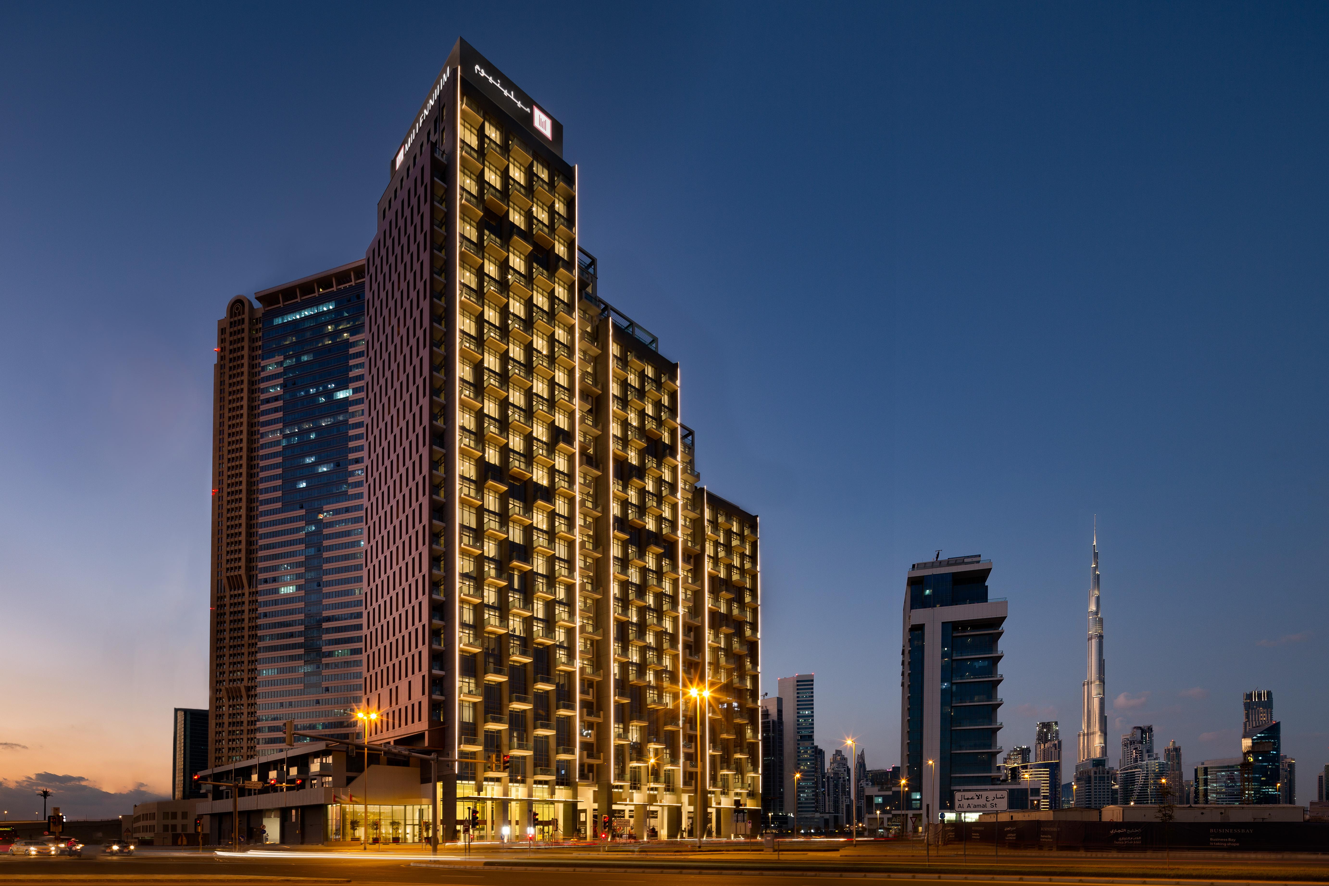 Millennium Atria Business Bay Aparthotel Дубай Екстериор снимка The hotel at night
