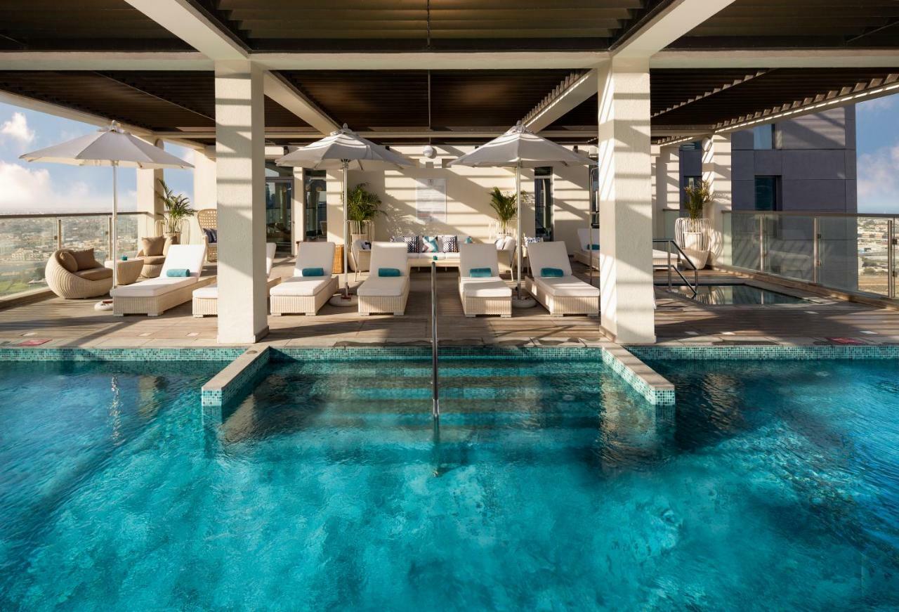 Millennium Atria Business Bay Aparthotel Дубай Екстериор снимка The rooftop pool at the W London