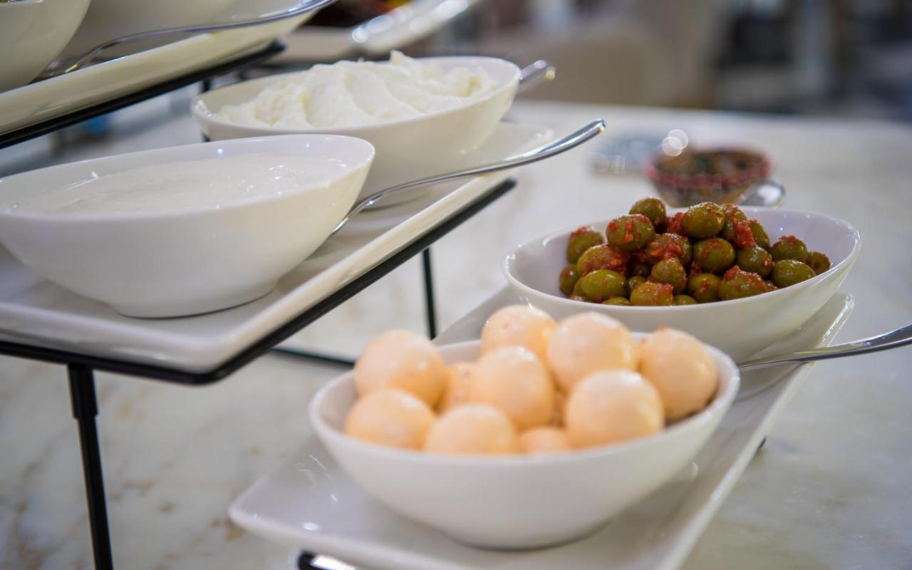 Millennium Atria Business Bay Aparthotel Дубай Екстериор снимка A selection of tapas